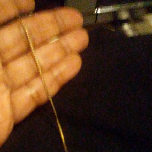 Gold tone 16" inch Necklace - Picture 2 of 3